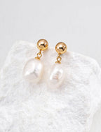 Detailed view of the 925 sterling silver setting and gold tone elements on the baroque pearl earrings.