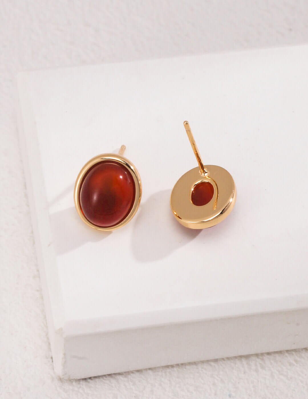 Close-up of the black onyx stone with its smooth, sleek surface.