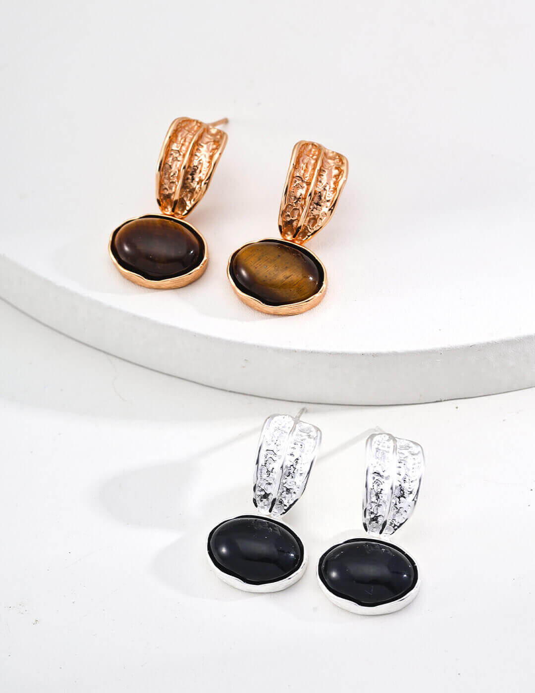 Close-up comparison of deep black onyx and golden brown tiger's eye gemstones, highlighting their vibrant colors and natural patterns.
