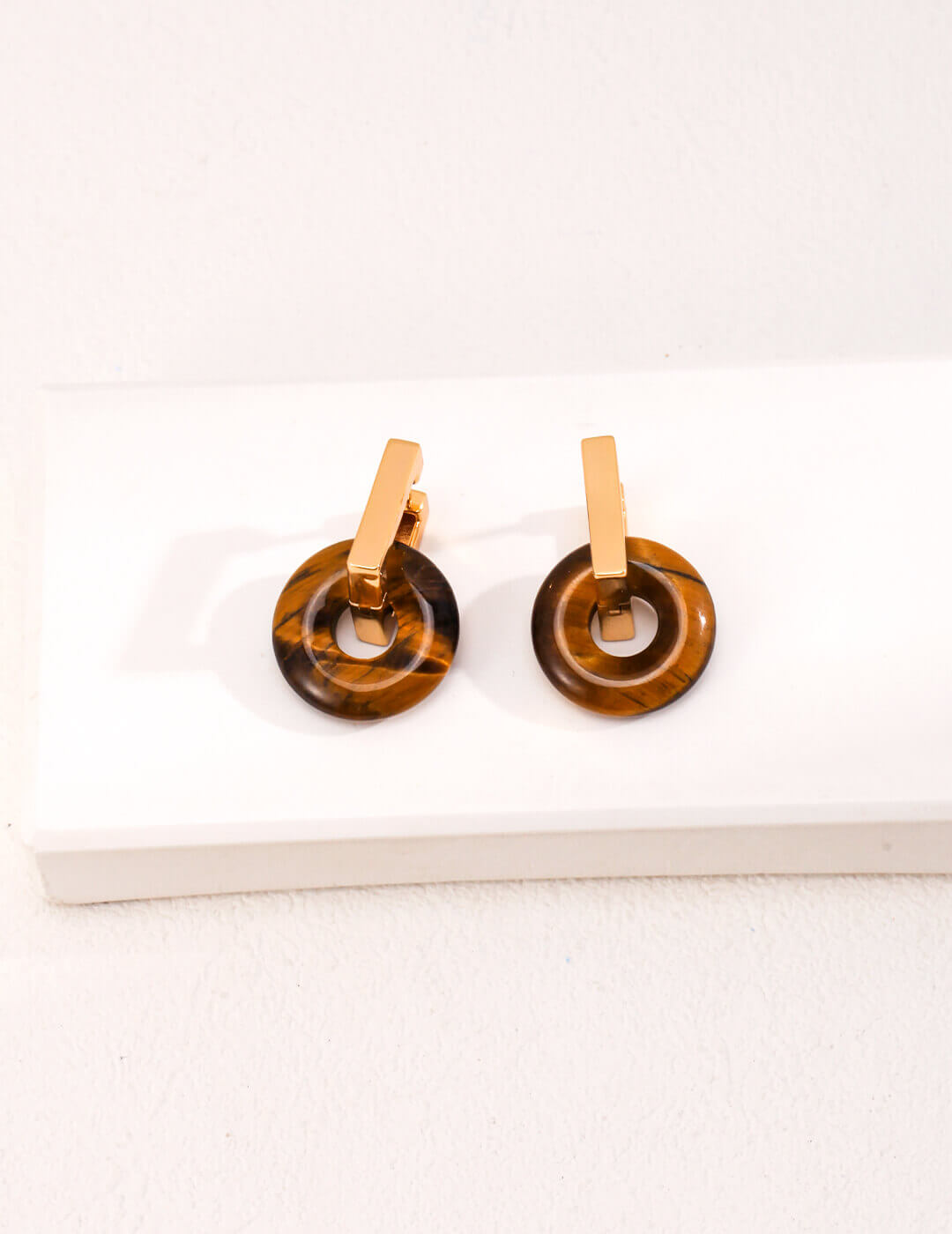 The complete 2-in-1 convertible Tiger's Eye set showing all components.