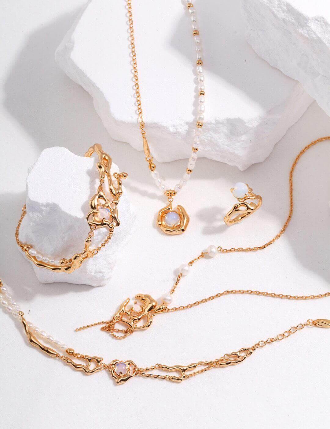 Delicate 925 sterling silver chain connecting the pearl and opal pendant in a harmonious natural design.