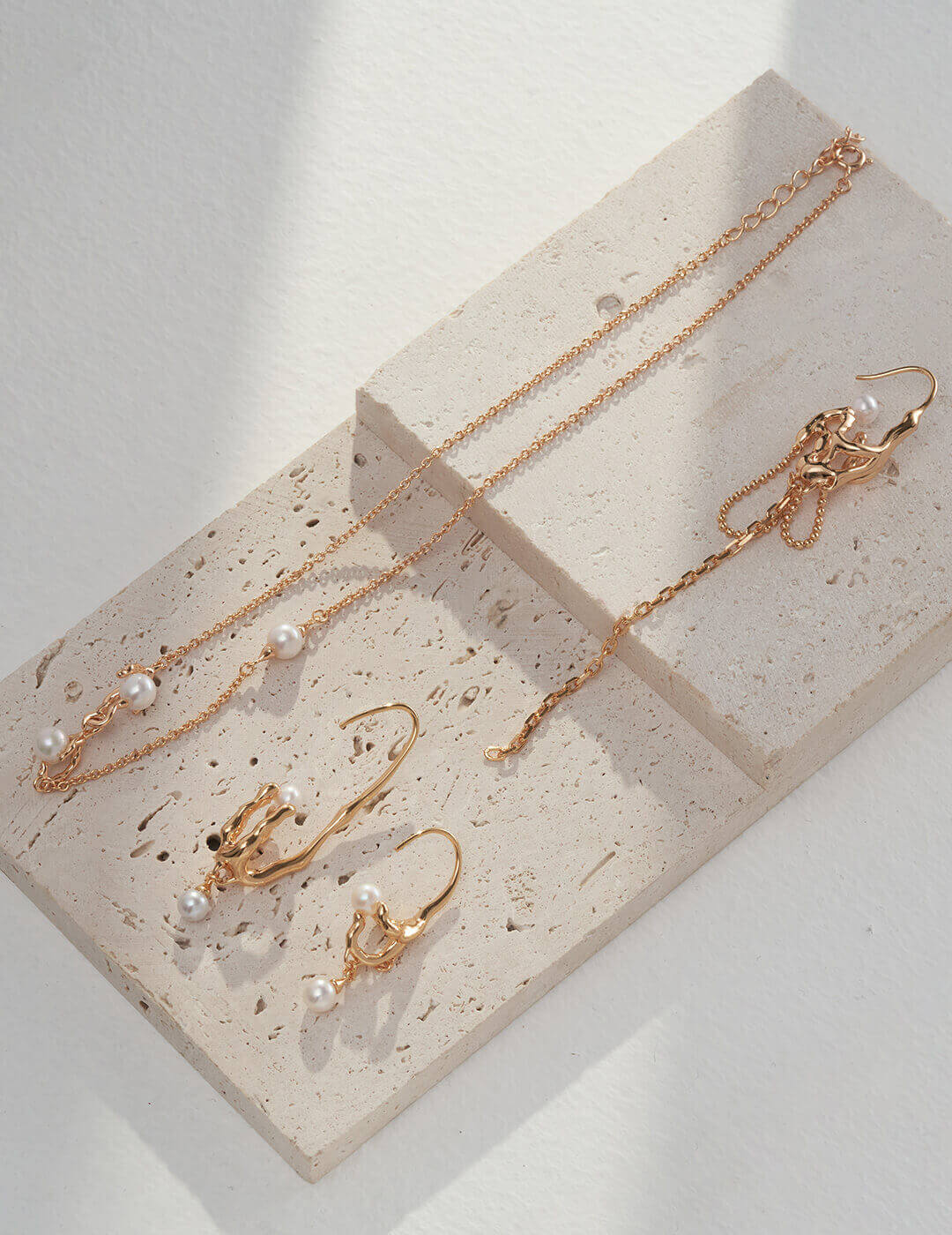 Detailed view of the exquisite claw-setting structure on sterling silver, representing the remnants of life at dusk.