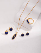 Elegant 925 sterling silver setting with warm K-gold plating, highlighting the historical charm of Lapis Lazuli.