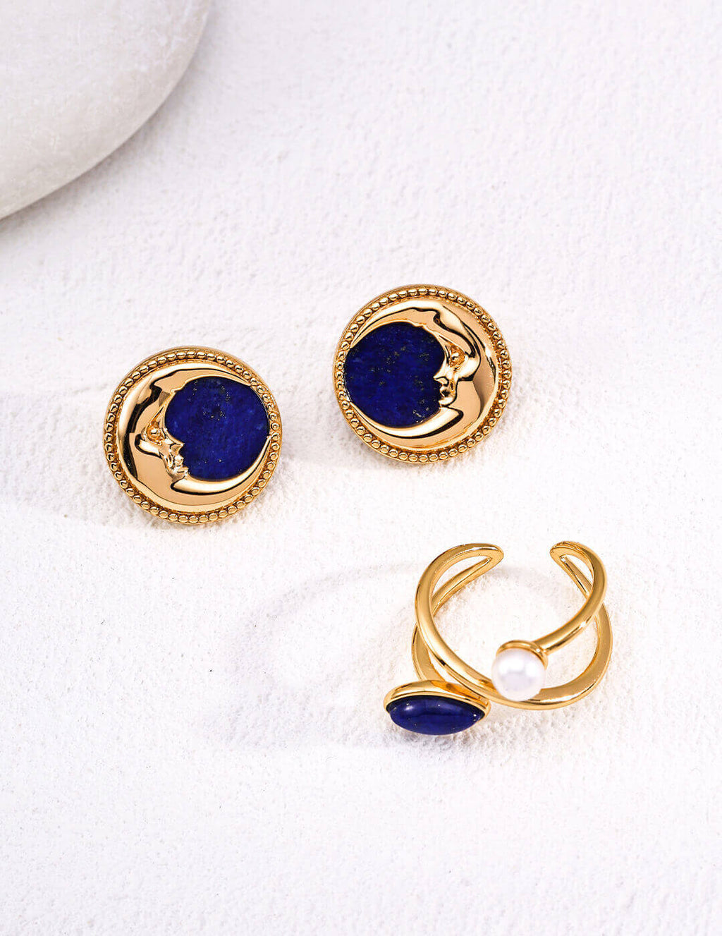 Meticulously crafted S925 sterling silver with warm vintage gold finish, highlighting exquisite vintage-style craftsmanship.