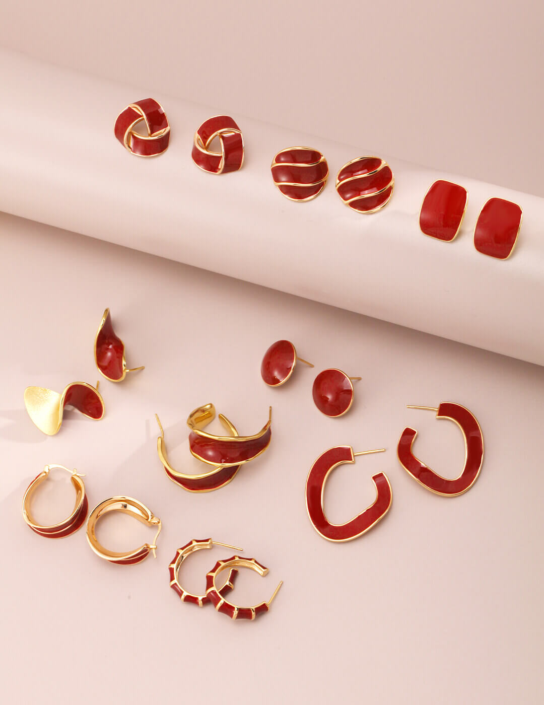 Detailed view of K gold plating on S925 sterling silver, highlighting stylish and quality craftsmanship.