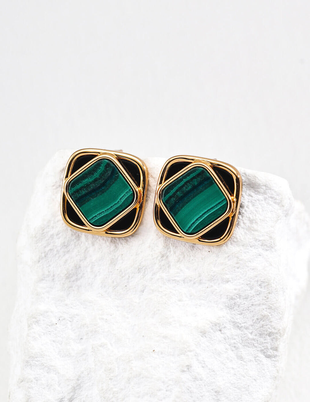 Detailed view of the green malachite and black onyx stones, creating a vintage color palette like a starry sky.
