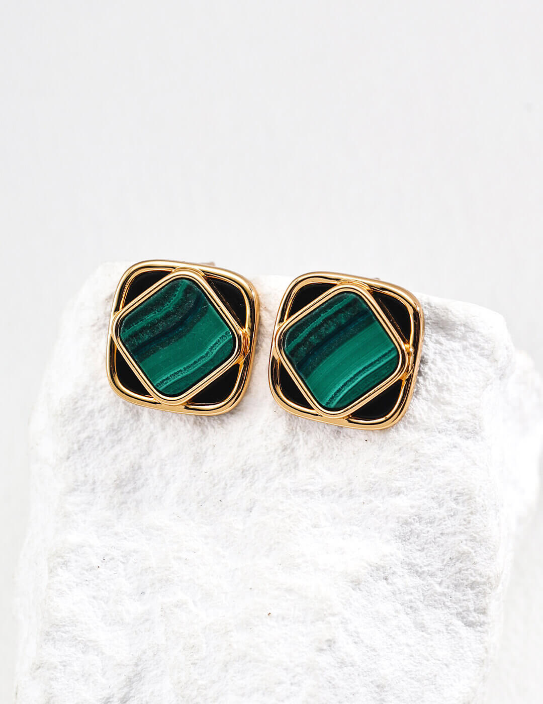 Detailed view of the green malachite and black onyx stones, creating a vintage color palette like a starry sky.