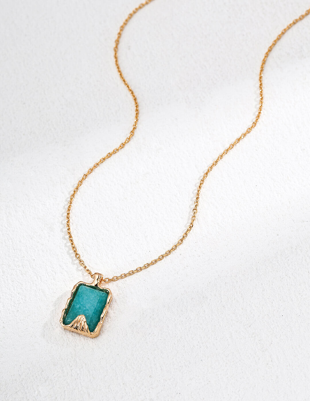 Front view of minimalist amazonite pendant necklace in vintage gold S925 silver