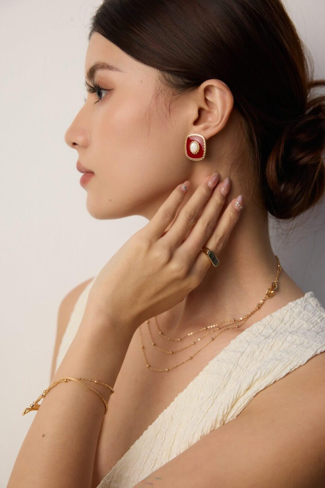 The minimalist bracelet in a classic silver finish.