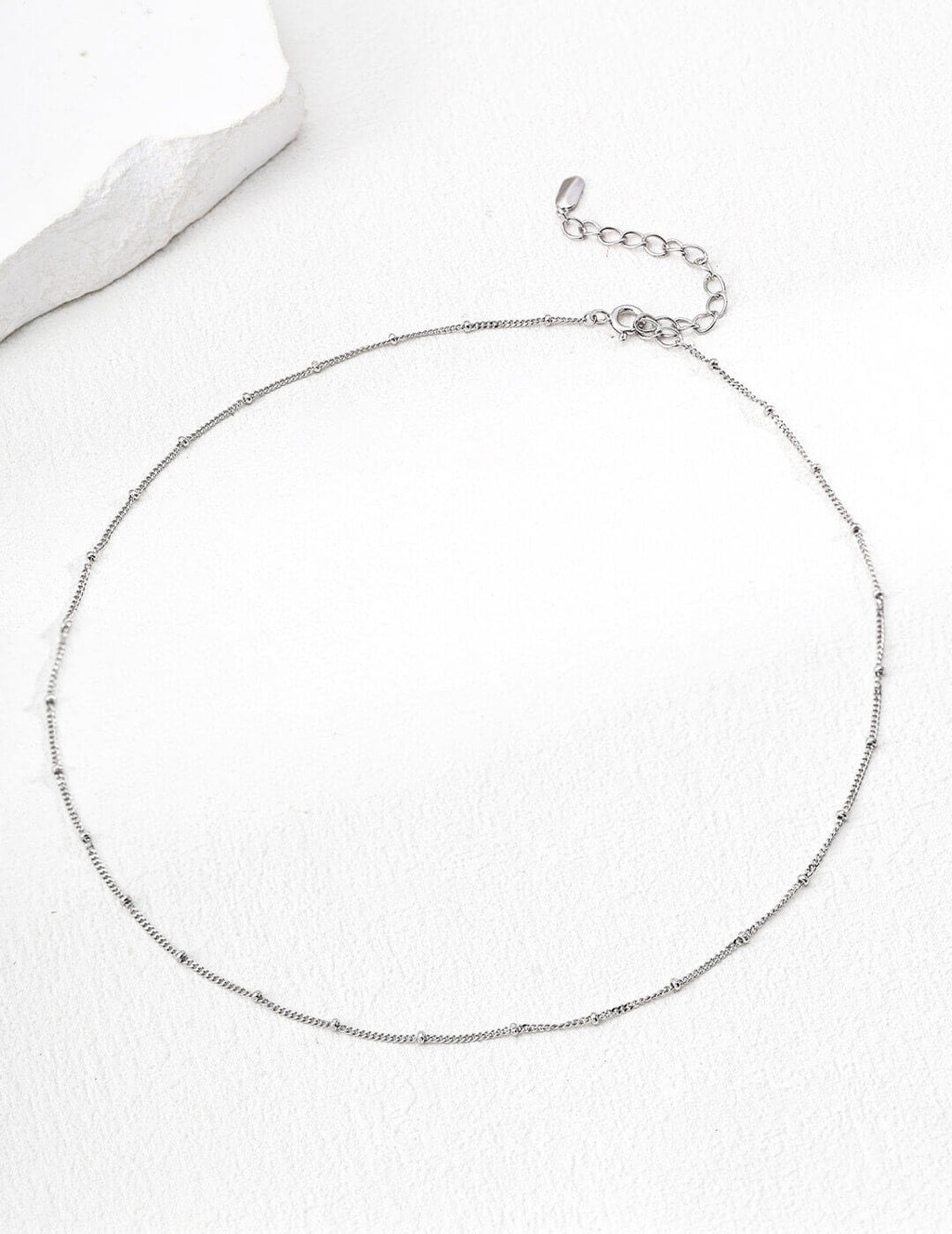 The minimalist bracelet and necklace set being worn together as an outfit.
