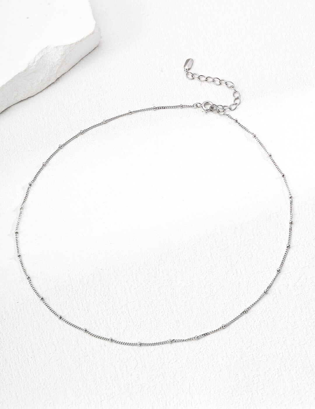 The minimalist bracelet and necklace set being worn together as an outfit.