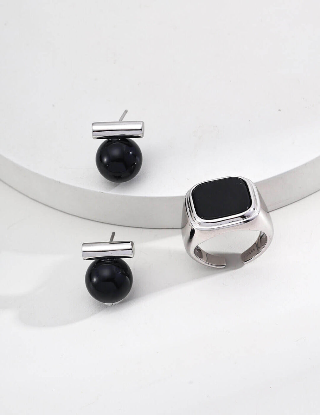 Tiger's Eye and Onyx stud earrings in classic Silver plating.