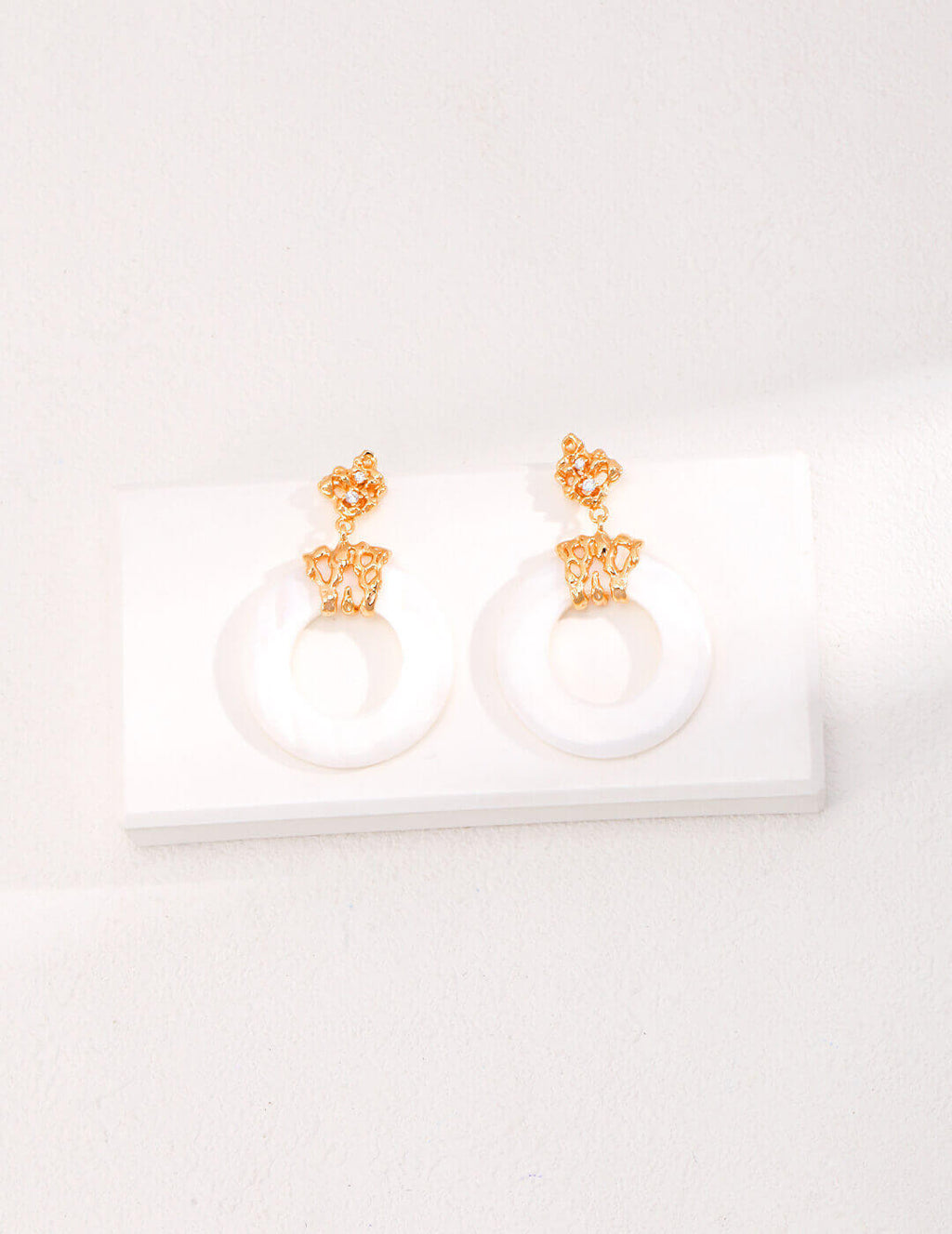 Minimalist white shell earrings in S925 sterling silver, featuring an exquisite vintage-inspired hollow-out design.