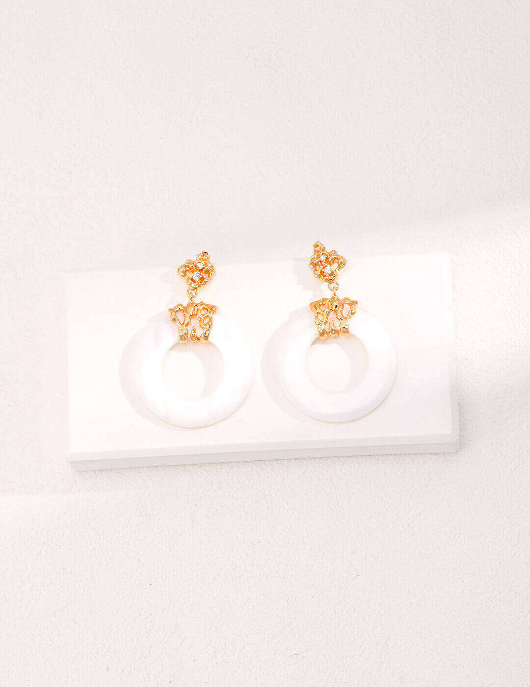 Minimalist white shell earrings in S925 sterling silver, featuring an exquisite vintage-inspired hollow-out design.