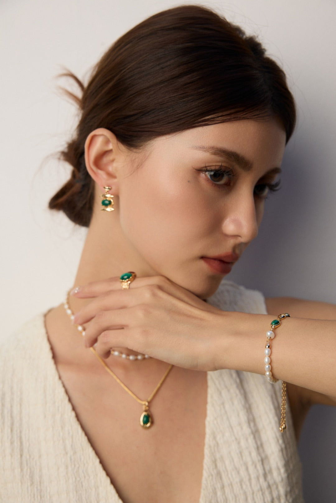 Casual style with the pearl and malachite bracelet on a denim sleeve.