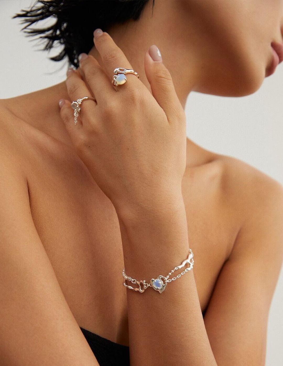Woman wearing fluid love opal pearl bracelet