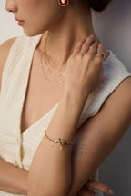 Woman wearing the minimalist S925 sterling silver bracelet on her wrist.