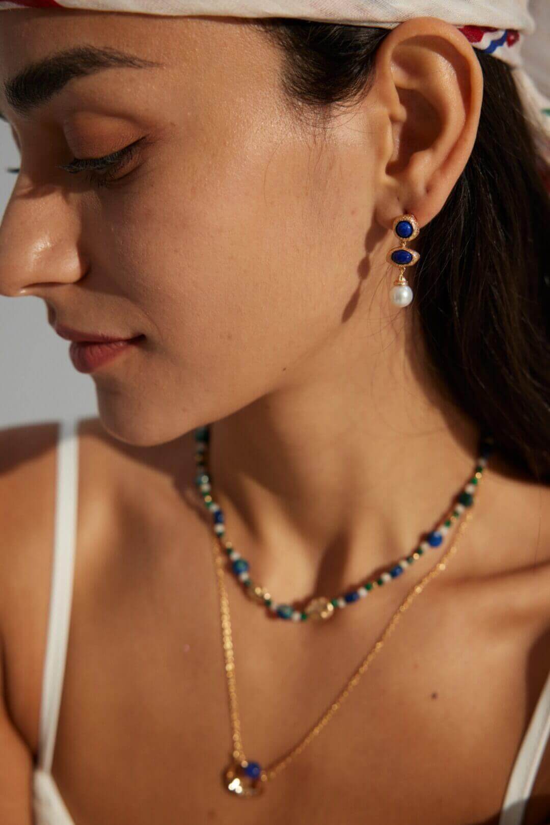Side view of natural pearl and lapis lazuli earrings on model, showcasing 3cm elegant drop length.