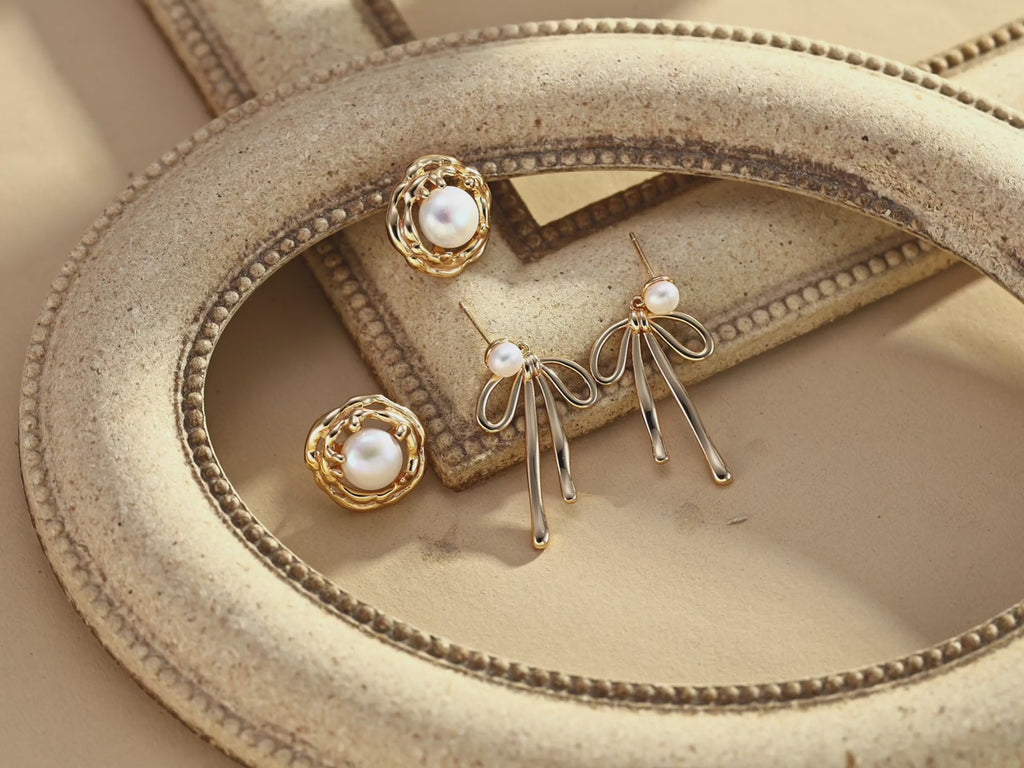 Vintage bow pearl earrings in elegant gift box