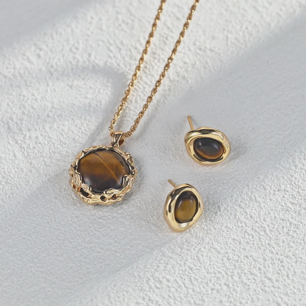 Detail of the S925 sterling silver setting and the Tiger's Eye stone.