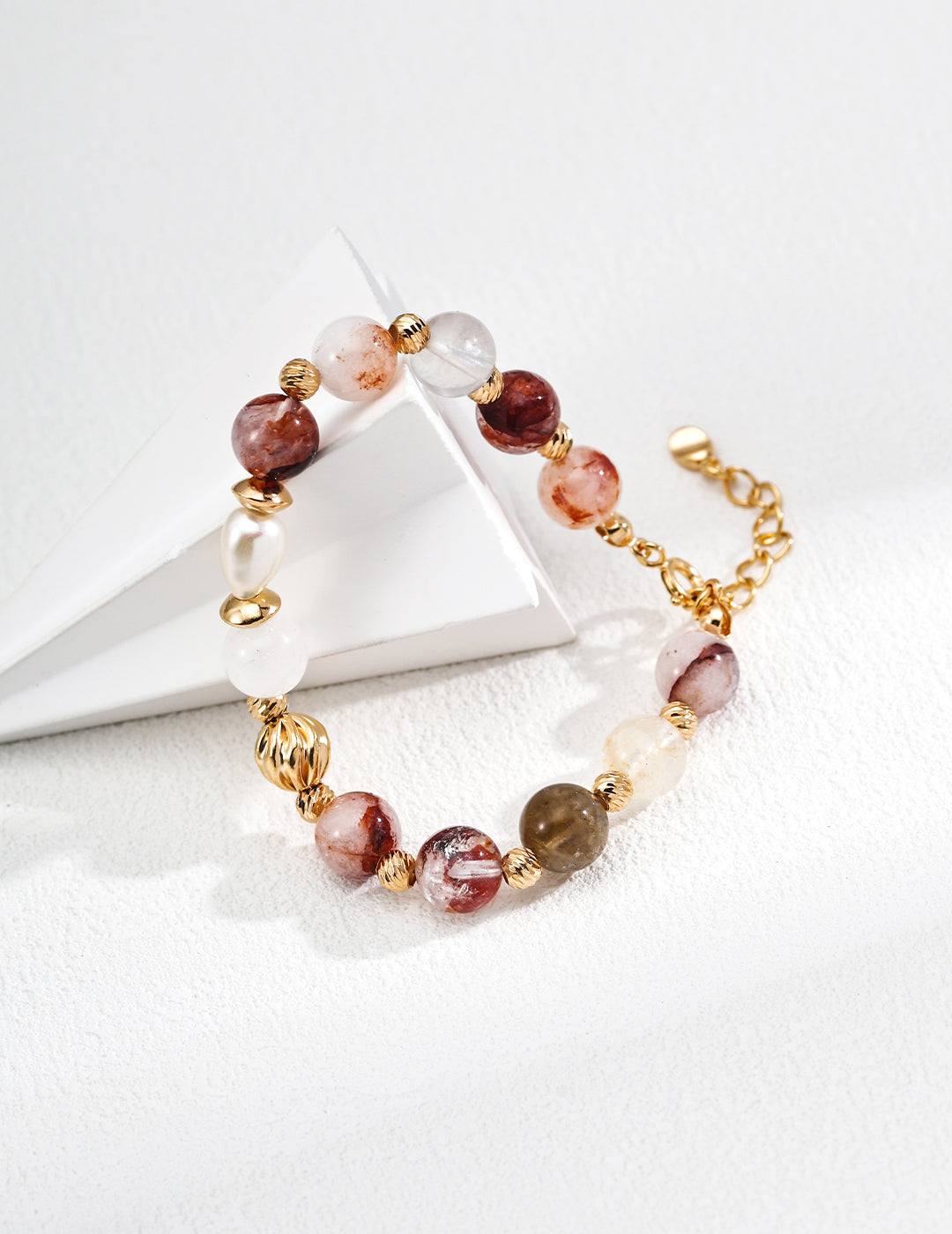 the natural pearl and red agate crystal bracelet on the ground.
