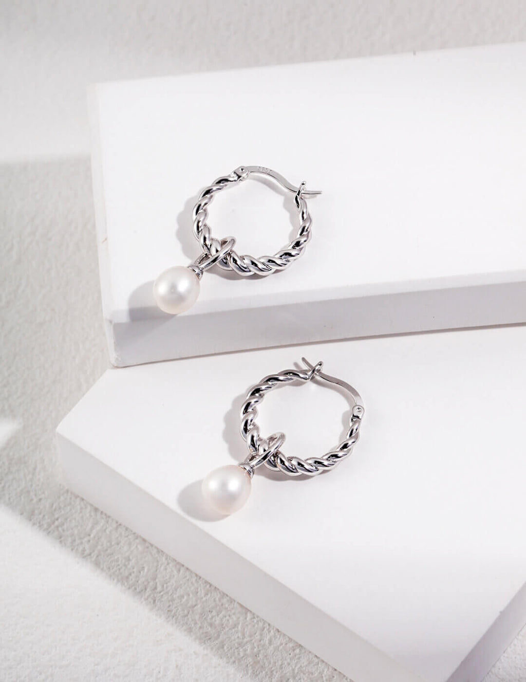 Close-up shot of the luminous 7.5mm natural pearl, showing its luster.