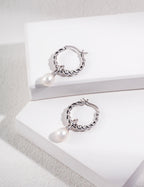 Close-up shot of the luminous 7.5mm natural pearl, showing its luster.