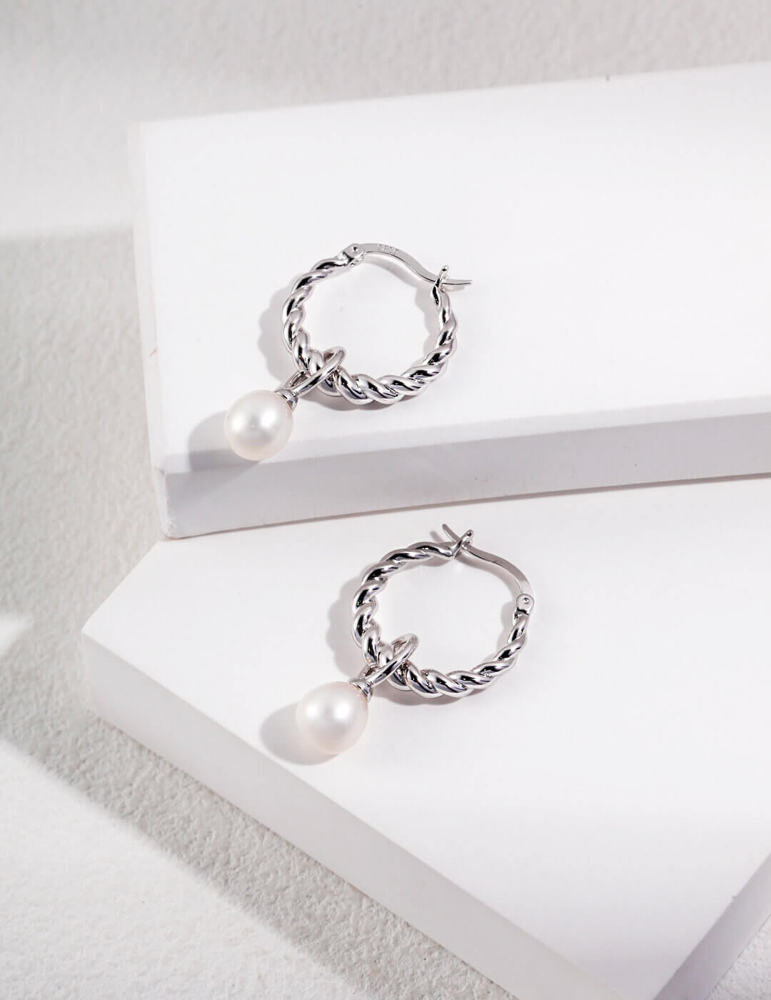 Close-up shot of the luminous 7.5mm natural pearl, showing its luster.