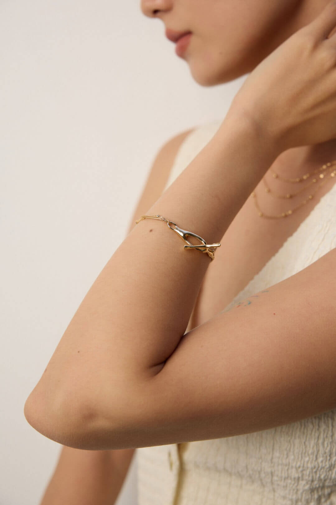 Close-up detail of the fine S925 sterling silver chain texture.
