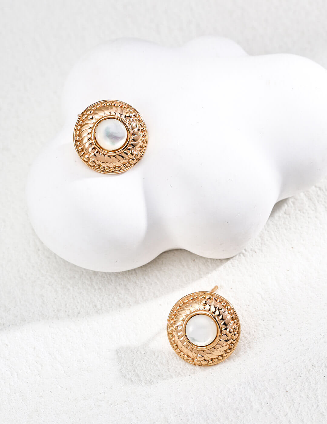 Meticulously crafted S925 sterling silver with warm vintage gold finish, showcasing timeless elegance.