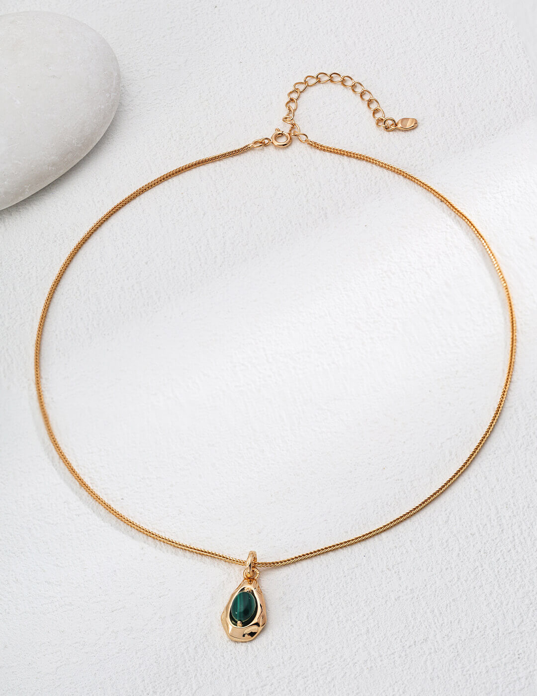 Front view of the vintage gold malachite pendant necklace.