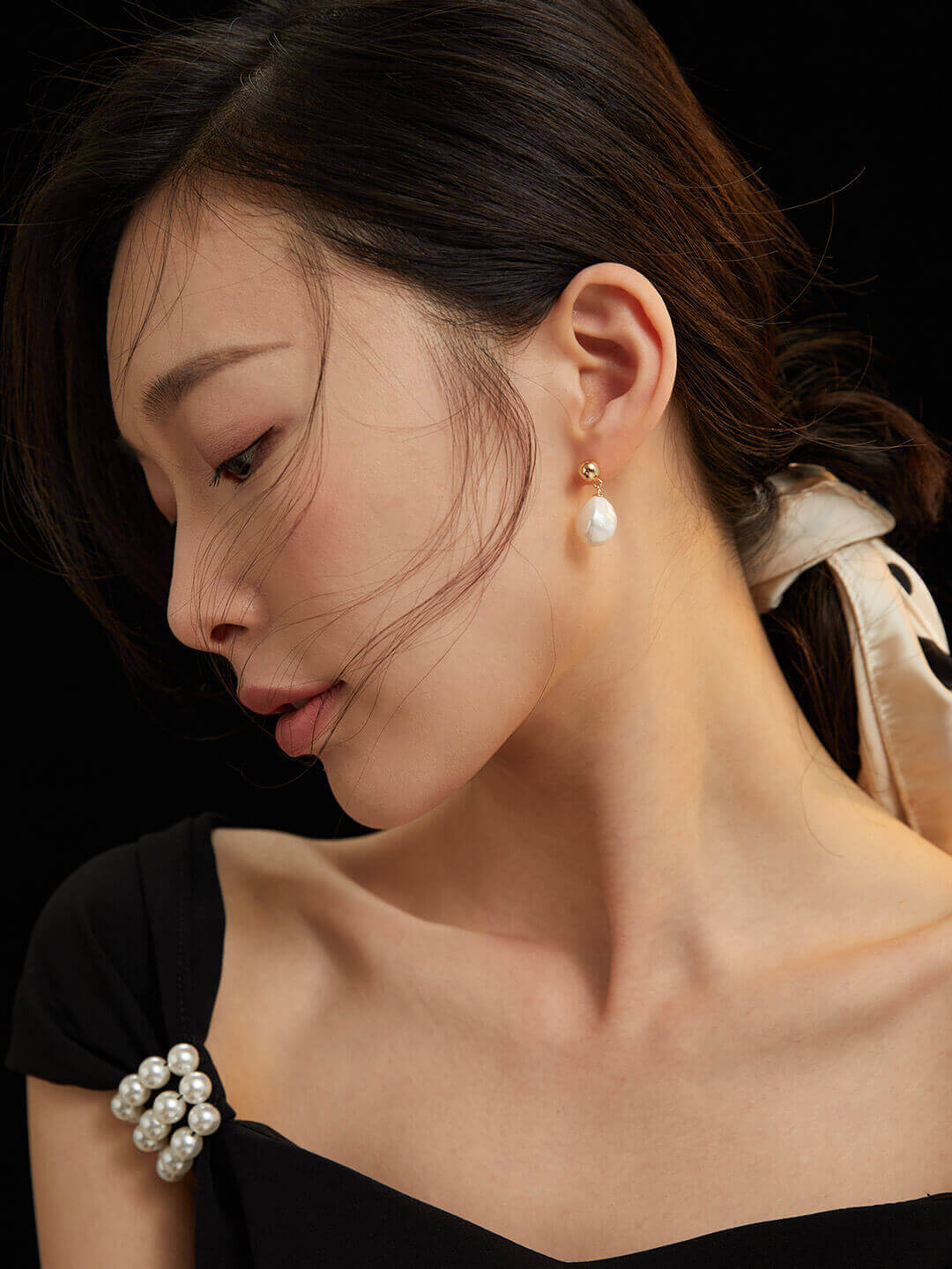 Vintage baroque pearl earrings worn by a model in natural daylight, perfect for a classic and elegant daytime look.